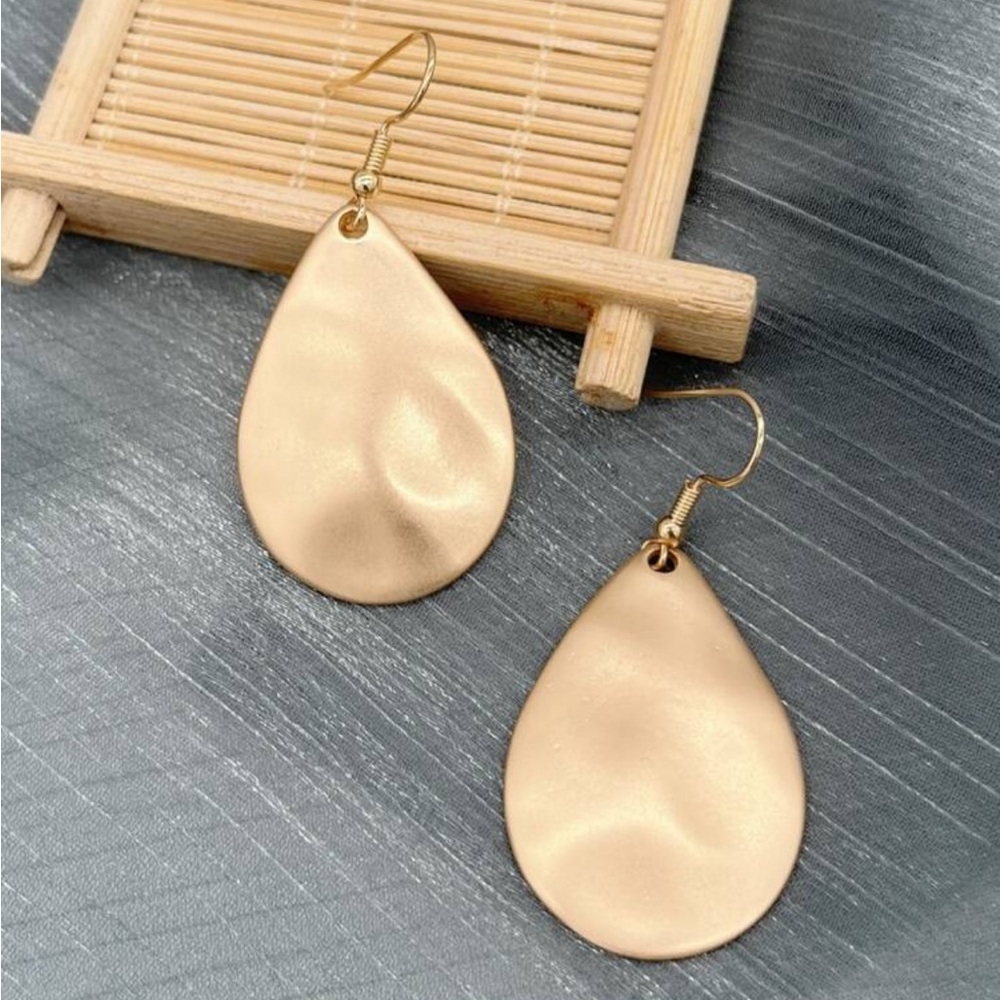 Elegant Gold Teardrop Earrings